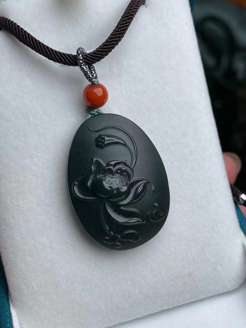Giok Giok Hetian Jade Domba Hijau Giok giok halus, hangat dan matte dengan hasil akhir yang dipoles Ukuran 34 * 25 * 9mm Termasuk pajak pengiriman.