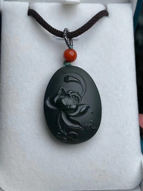 Giok Giok Hetian Jade Domba Hijau Giok giok halus, hangat dan matte dengan hasil akhir yang dipoles Ukuran 34 * 25 * 9mm Termasuk pajak pengiriman.