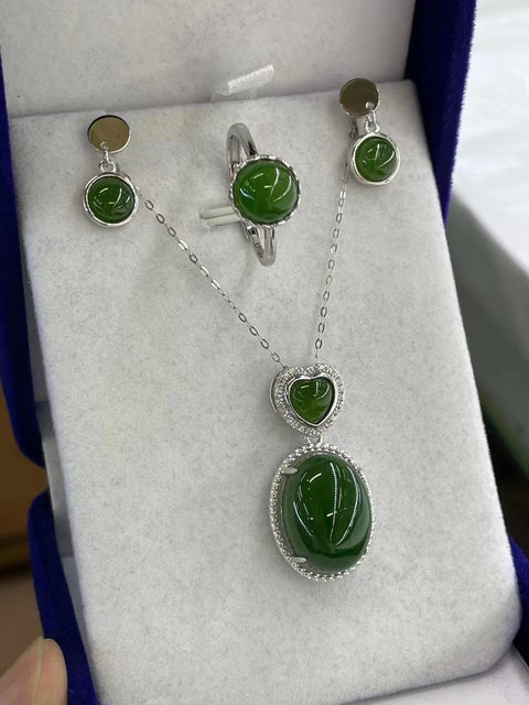 Set Jasper Halus dari perak 925 dengan giok yang bersih dan halus Liontin ukuran 12 * 16mm Anting-anting ukuran 6mm Cincin 9.6mm Sudah termasuk pajak pengiriman.