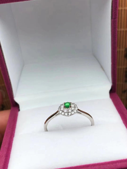 Set Cincin Hijau Kekaisaran Jadeite Alami dari 925 Perak Ukuran 2,4 * 3,2 mm Sudah Termasuk Pajak Pengiriman