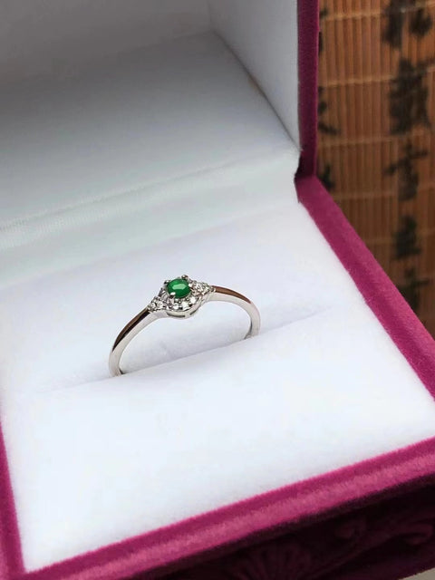 Set Cincin Hijau Kekaisaran Jadeite Alami dari 925 Perak Ukuran 2,4 * 3,2 mm Sudah Termasuk Pajak Pengiriman