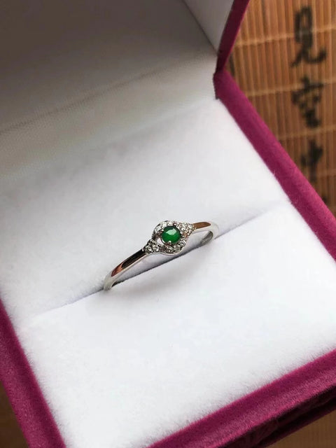 Set Cincin Hijau Kekaisaran Jadeite Alami dari 925 Perak Ukuran 2,4 * 3,2 mm Sudah Termasuk Pajak Pengiriman