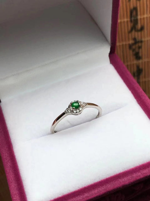 Set Cincin Hijau Kekaisaran Jadeite Alami dari 925 Perak Ukuran 2,4 * 3,2 mm Sudah Termasuk Pajak Pengiriman
