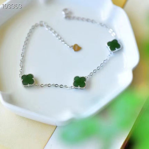 Gelang Semanggi Empat Daun Hotan Jasper 925 Silver Setting Ukuran 9 * 3mm Panjang Total 20cm Sudah termasuk pajak pengiriman.