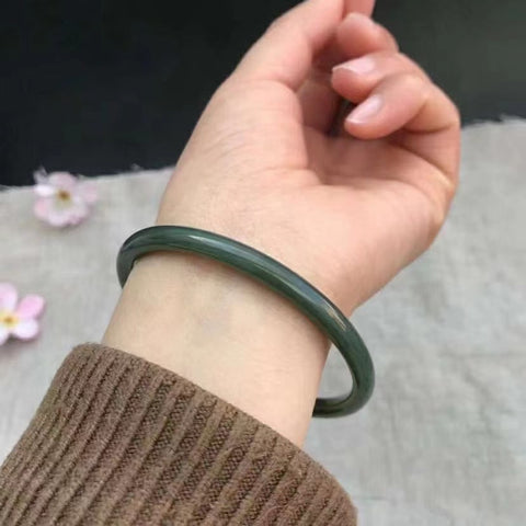 Gelang giok giok hijau Hetian giok giok kualitas giok warna hijau tua yang halus dipakai sederhana dan murah hati Cocok untuk cincin 62-64 dan 56-58 cincin mulut giok adalah generasi alami murni dari pola acak Termasuk pajak pengiriman