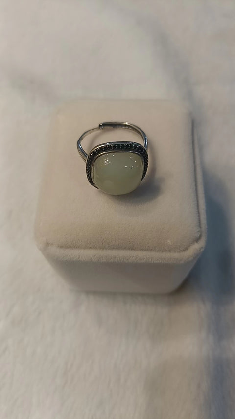 Cincin giok kuning dan putih tua, terbuat dari perak 925, permukaan telur 14 * 14mm, sudah termasuk pajak pengiriman