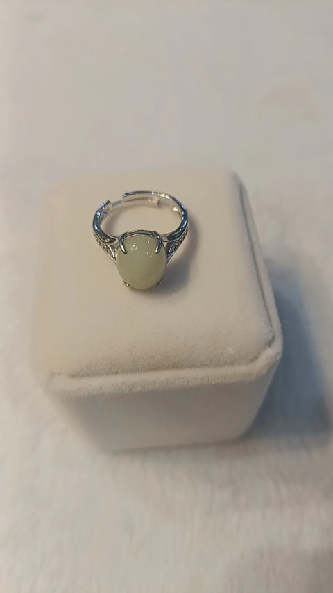 Cincin giok kuning dan putih tua dengan pengaturan perak 925, permukaan telur 12 * 10mm, sudah termasuk pajak pengiriman