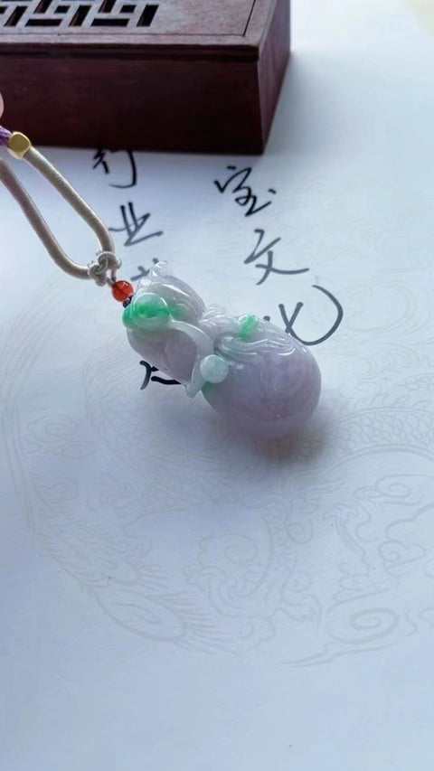 Tas Uang Giok Batu Giok Alam Baru Bahan Pit Tua Giok halus dan hangat, penuh dengan pengerjaan Ukuran 4.0 * 2.1 Termasuk pajak pengiriman