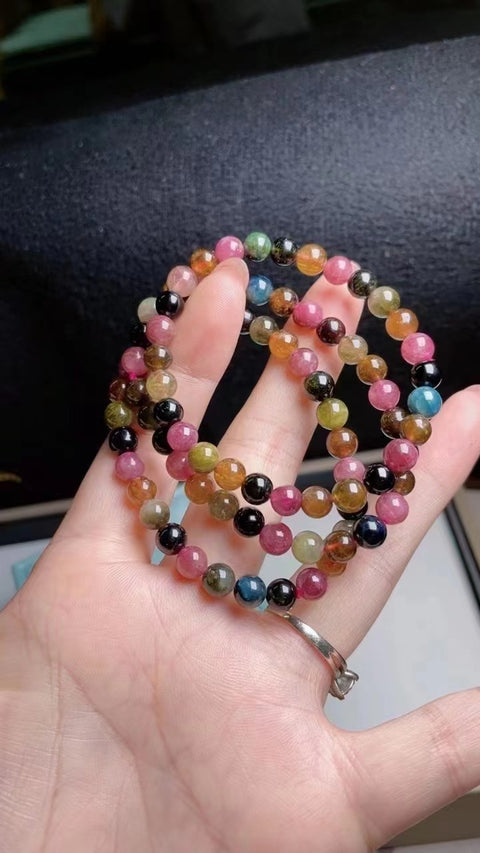 Gelang Turmalin, penuh air, halus dan hangat, ukuran 0,6, sudah termasuk ongkos kirim dan pajak.