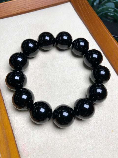 Baru ...... Hetian Jade Green Ink Jade "Strand" terstruktur dengan baik dan giok ini menghadirkan aura yang kuat 👍🏻 berarti kesuksesan yang kekal 🌿🌿 sampai ke seluruh dunia Ukuran: 18㎜ Sudah termasuk pajak pengiriman