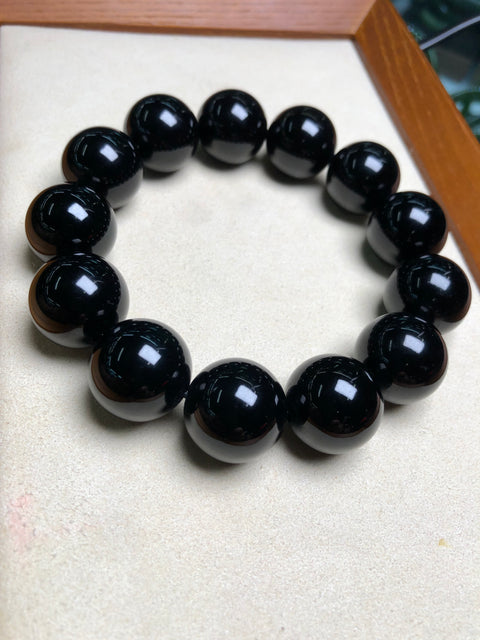 Baru ...... Hetian Jade Green Ink Jade "Strand" memiliki struktur yang solid, tinta kehijauan, dan kualitas batu giok yang kuat. 👍🏻 Ini melambangkan kesuksesan yayasan yang kekal 🌿🌿 Ukuran: 20㎜ Sudah termasuk ongkos kirim dan pajak.
