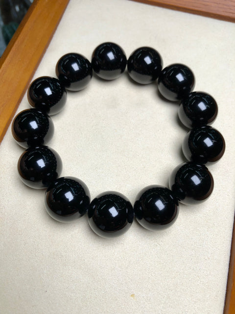 Baru ...... Hetian Jade Green Ink Jade "Strand" terstruktur dengan baik dan giok ini menghadirkan aura yang kuat 👍🏻 berarti kesuksesan yang kekal 🌿🌿 sampai ke seluruh dunia Ukuran: 18㎜ Sudah termasuk pajak pengiriman