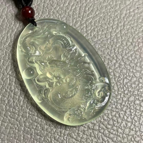 Liontin giok alami 50 * 34mm termasuk ongkos kirim dan pajak.