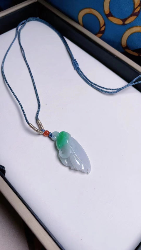 Jadeite Anggrek Es Es Jadeite Bening Bahan Pit Tua Bawah Pengerjaan Halus dan Hangat Spesifikasi Lengkap 3.9 * 1.6mm Termasuk Pajak Pengiriman