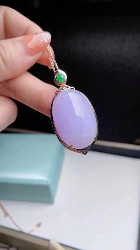 Bahan batu giok alami Jadeite Old Pit Batu giok yang lembut dan hangat Warna batu giok yang indah Warna ungu yang tebal dan penuh dengan pengaturan emas 18 karat Sudah termasuk ongkos kirim dan pajak