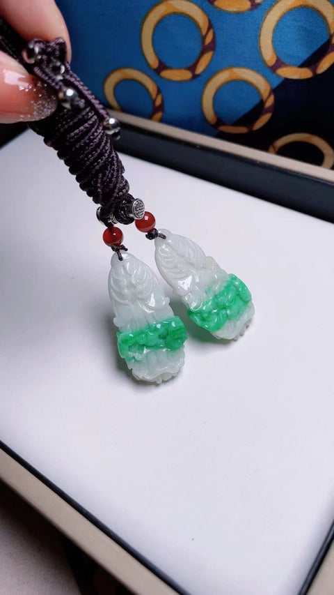 Kubis Jadeite Alami Latar belakang yang halus dan hangat, warna yang indah, indah untuk dipakai Spesifikasi 3.8 * 2.0 Sudah termasuk ongkos kirim dan pajak!