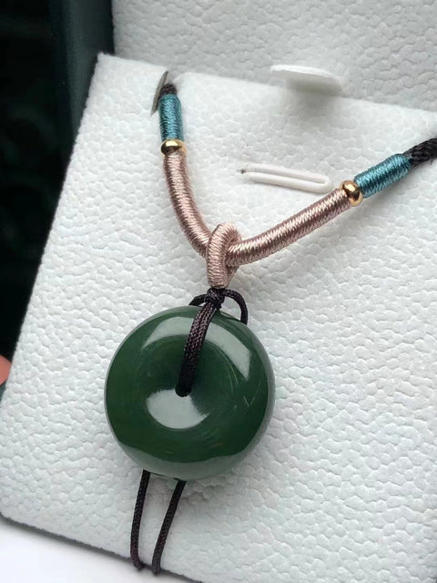 Gesper Perdamaian Jasper dari lubang tua Khotan, melambangkan keberuntungan dan kedamaian. Sederhana dan elegan, indah untuk dipakai. 21 * 8mm, sudah termasuk ongkos kirim dan pajak.