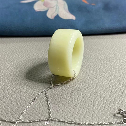 Circling Happiness: Liontin Tulang Tulang Ciu Jade Alami Tulang Tulang Putih Liontin serbaguna yang dapat digunakan sebagai liontin tulang selangka dan cincin jari - Aksesori perak 21,7 mm 925. Sudah termasuk pajak pengiriman