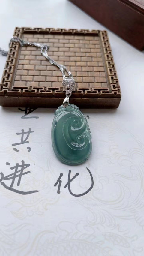 Jadeite Ruyi Alami Try Ruyi Bahannya halus dan hangat Bahan air biru yang indah Ukuran 3.3 * 2.1 Sudah termasuk pajak pengiriman