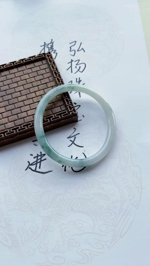 Gelang Jadeite Guifei Alami Bahan lubang tua Alamat anggrek indah yang halus dan hangat Cocok untuk 54 lingkaran memakai perlengkapan yang secara alami terjadi pola acak Termasuk pajak pengiriman