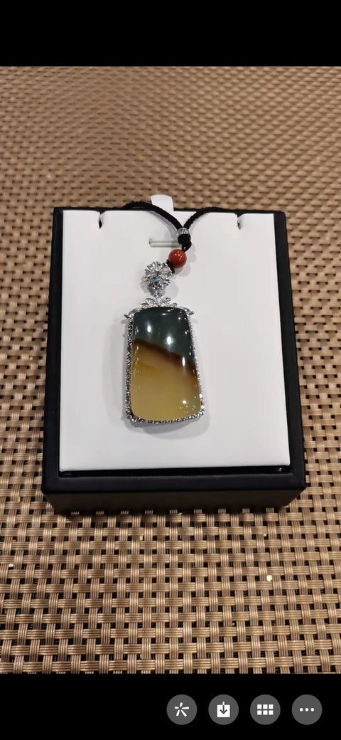 Giok Bunga Xiuyu, Gaya Liontin Giok Triwarna: Gunung dan Air Termasuk Pengiriman dan Pajak