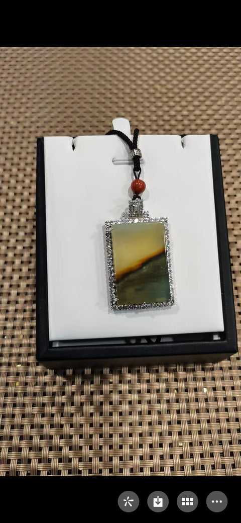 Giok Bunga Xiuyu, Gaya Liontin Giok Triwarna: Gunung dan Air Termasuk Pengiriman dan Pajak