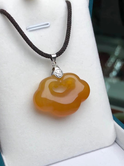 Liontin Giok Cui Giok bunga alami yang diukir dengan tangan dengan pengaturan perak 925 Ukuran 30 * 21 * 9.6mm Sudah termasuk pajak pengiriman