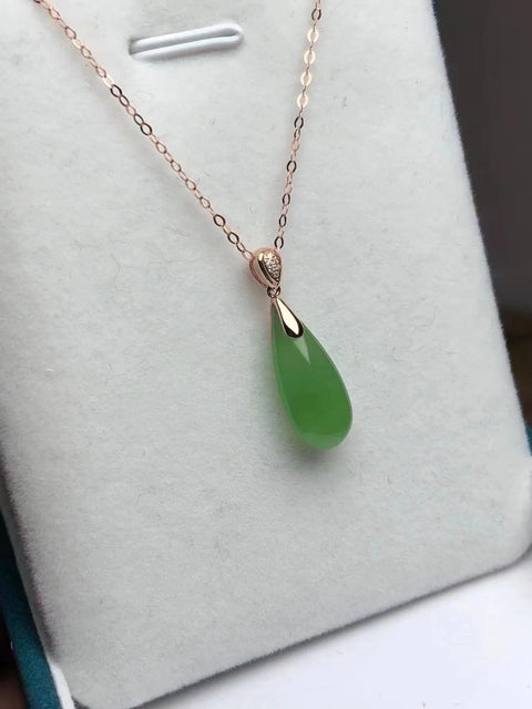 Hotan Jade Jasper Liontin Pengaturan Emas 18k Giok halus dan hangat dengan warna yang tajam Ukuran 16 * 8 * 5mm Pengiriman dan pajak sudah termasuk.