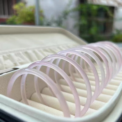 Gelang Es Kalsedon Alami Ice Pink Cocok untuk ukuran cincin 56-62 mm Giok adalah batu giok yang terbentuk secara alami Pola acak Termasuk ongkos kirim dan pajak