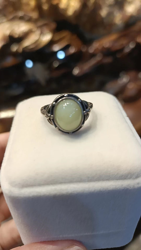 Giok tua kuning dan putih, model do-it-yourself antik dengan tatahan perak 925. Muka telur 10 * 12mm, sudah termasuk pajak pengiriman.