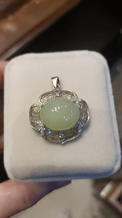 Liontin giok kuning dan putih tua, terbuat dari perak 925, permukaan telur 14 * 16mm Sudah termasuk pajak pengiriman