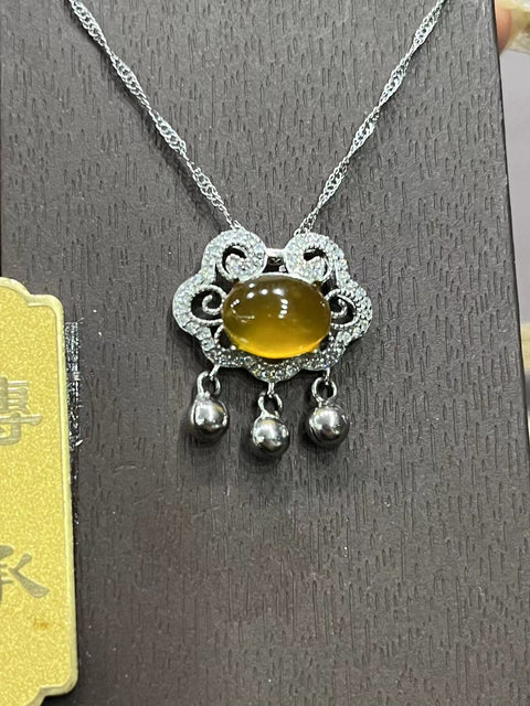 Cui Jade Saffron Jade Peace Lock Pendant 925 Silver Inlay Jade bersih dan halus Termasuk ongkos kirim dan pajak.