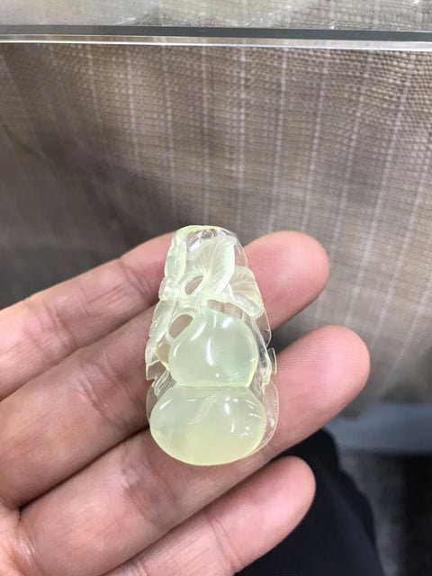 Liontin labu, ukiran tangan, garis-garis halus, bulat, sekitar 42 * 22mm, tersedia dalam dua warna, sudah termasuk pajak pengiriman.