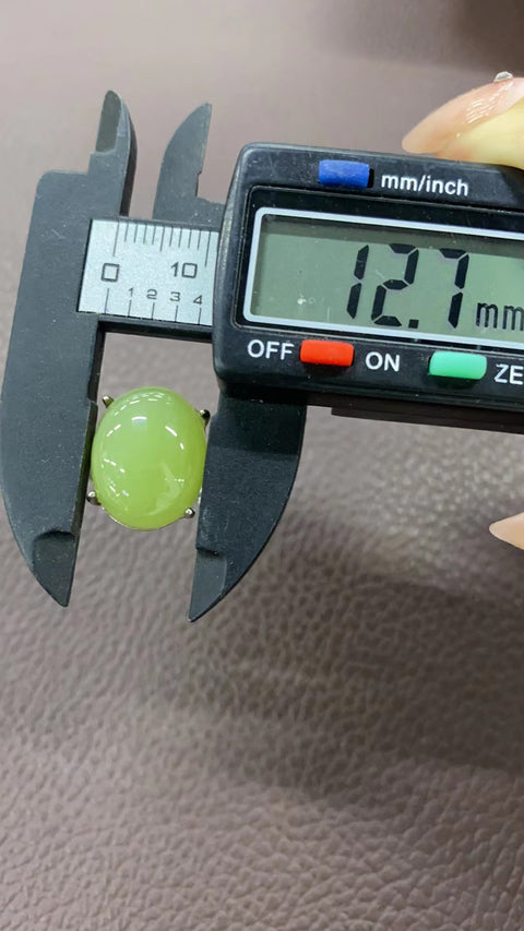 Cincin giok dari perak 925, giok yang bersih dan halus, gaya elegan, sudah termasuk ongkos kirim dan pajak.