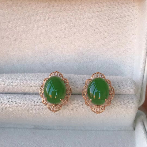 Anting-anting Jasper Stud 18k Gold Setting Giok bersih dan halus Ukuran 8 * 10mm Pengiriman dan pajak sudah termasuk.