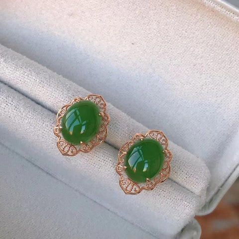 Anting-anting Jasper Stud 18k Gold Setting Giok bersih dan halus Ukuran 8 * 10mm Pengiriman dan pajak sudah termasuk.
