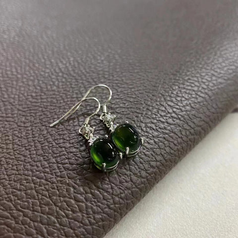 Anting Giok Halus dari Perak 925 Ukuran 7 * 8,6 mm Sudah termasuk pajak pengiriman.