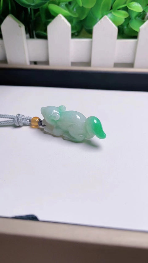 Liontin Tupai Jadeite Alami Baru Bahan Lubang Tua Bahan Super Halus Ukuran 4.0 * 1.4 Termasuk Pajak Pengiriman