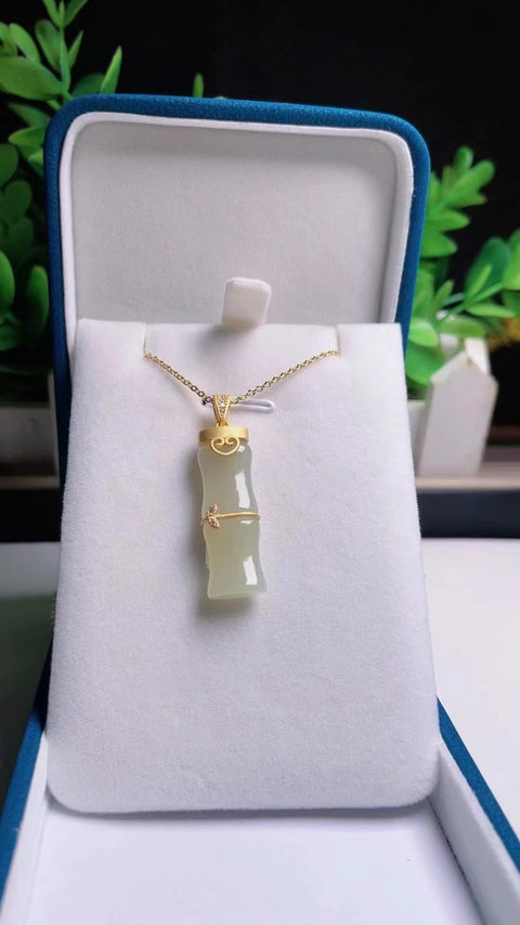 Liontin Giok Hetian Alami Bahan lubang tua Bahan super halus Tebal dan penuh Ukuran 3.1 * 1.8 Sudah termasuk pajak pengiriman