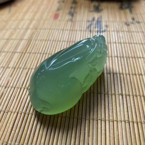 Liontin Pixi Giok Alami Ukuran 50 * 26mm Sudah termasuk pajak pengiriman.