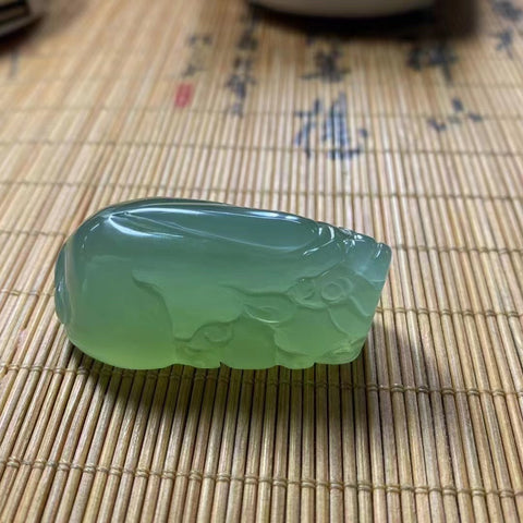 Liontin Pixi Giok Alami Ukuran 50 * 26mm Sudah termasuk pajak pengiriman.