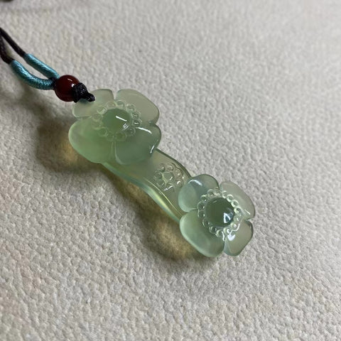 Liontin Giok Ruyi Giok Ruyi Alami Ukuran 42 * 18mm Sudah termasuk pajak pengiriman.