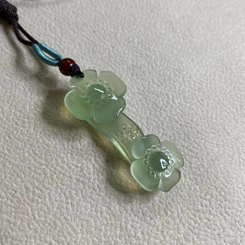 Liontin Giok Ruyi Giok Ruyi Alami Ukuran 42 * 18mm Sudah termasuk pajak pengiriman.