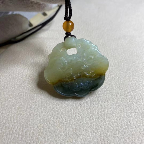 Liontin Bunga Giok Cui Alami Pengerjaan dua sisi berwarna-warni alami Ukuran 36 * 33mm Sudah termasuk ongkos kirim dan pajak.