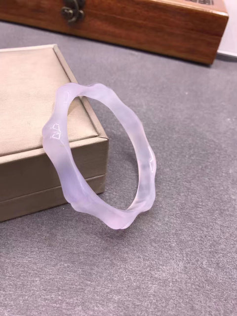 Gelang Giok Kalsedon yang bersih, halus dan hangat Ukuran 59mm Lebar 11mm Sudah termasuk pajak pengiriman.