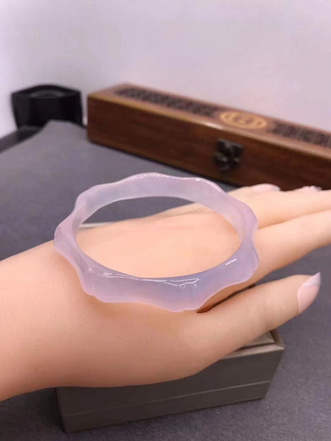 Gelang Giok Kalsedon yang bersih, halus dan hangat Ukuran 59mm Lebar 11mm Sudah termasuk pajak pengiriman.
