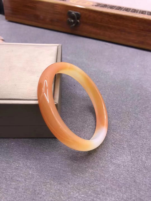 Gelang Giok Kalsedon Giok bersih dan halus serta hangat Ukuran 59mm Lebar 11mm Giok semuanya terjadi secara alami Pola acak termasuk pajak pengiriman