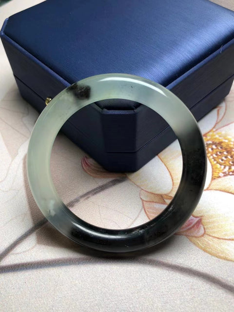 Gelang Tinta Giok Cui Giok Baru dan Gelang Biru Setengah Gunung Setengah Air Ukuran 53,5 mm Giok ini semuanya terbentuk secara alami dan polanya acak Termasuk ongkos kirim dan pajak