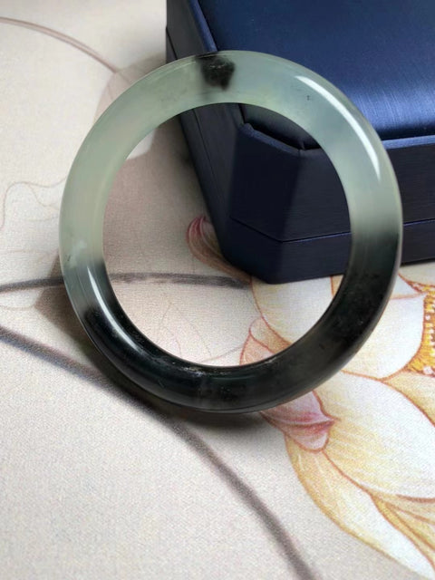 Gelang Tinta Giok Cui Giok Baru dan Gelang Biru Setengah Gunung Setengah Air Ukuran 53,5 mm Giok ini semuanya terbentuk secara alami dan polanya acak Termasuk ongkos kirim dan pajak