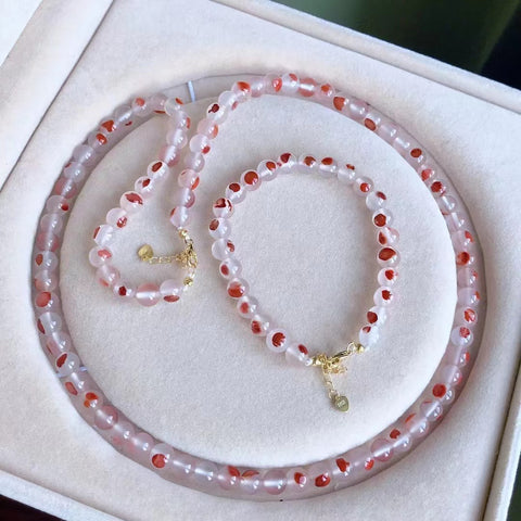 Set Gelang dan Kalung Harta Karun Mangkuk Es Merah Tinggi Sichuan yang Luar Biasa Diameter 7mm Berat 61,08 Total 108 Buah Satu Gelang Satu Kalung Sudah Termasuk Pengiriman dan Pajak